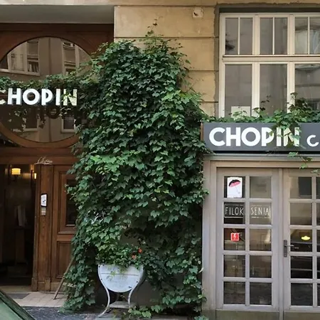 Center- Large With National Musee View